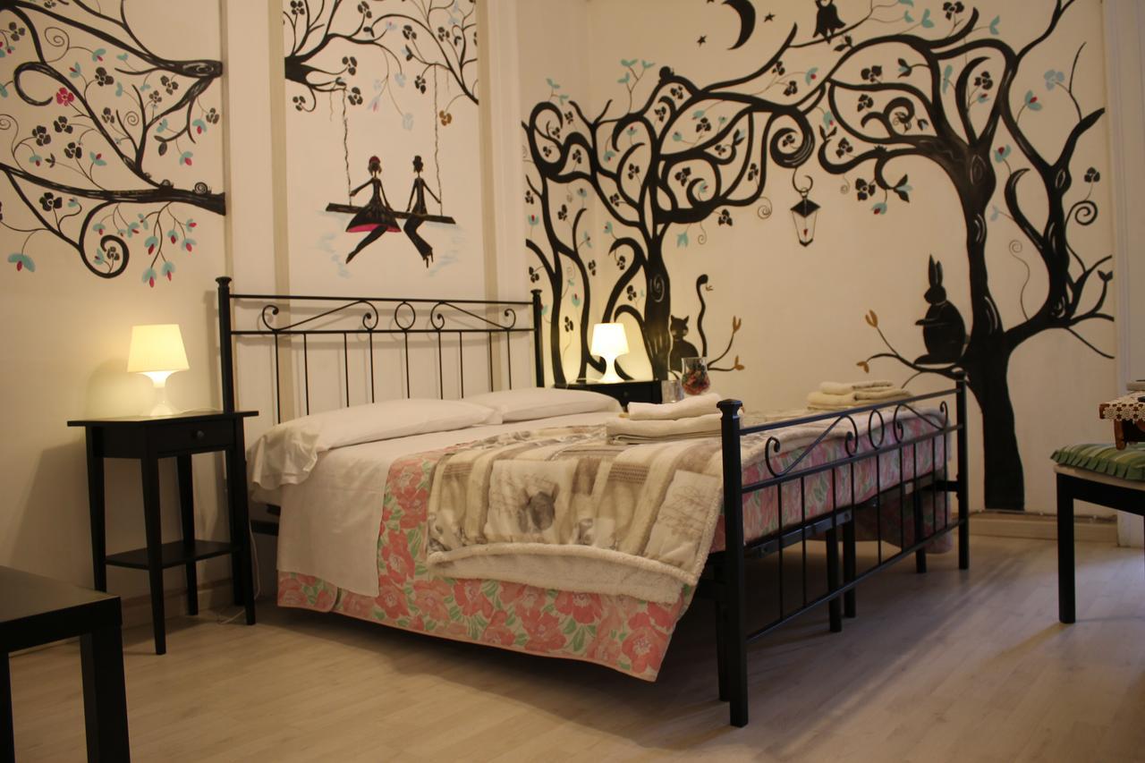 Al 68 Di Piazza Cavour Bed & Breakfast Наполи Екстериор снимка