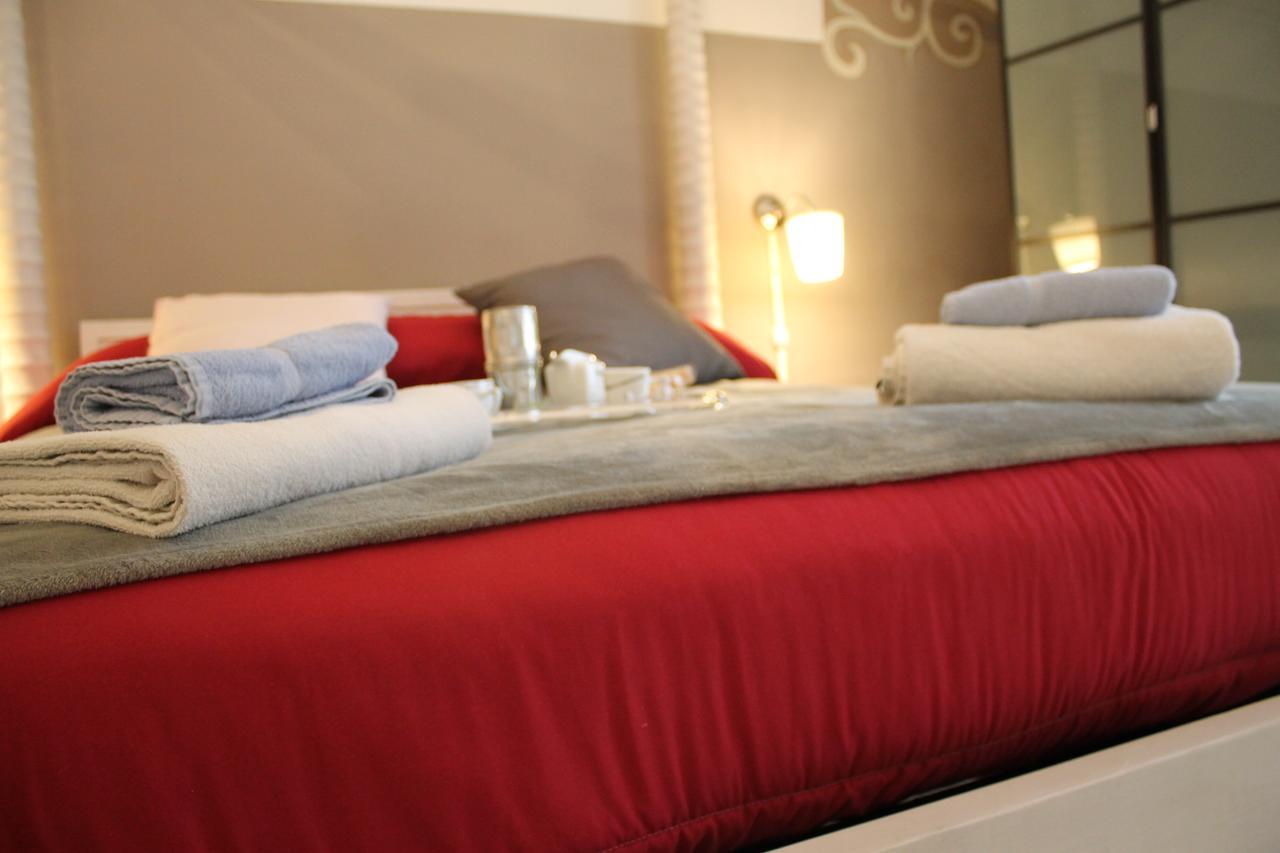 Al 68 Di Piazza Cavour Bed & Breakfast Наполи Екстериор снимка